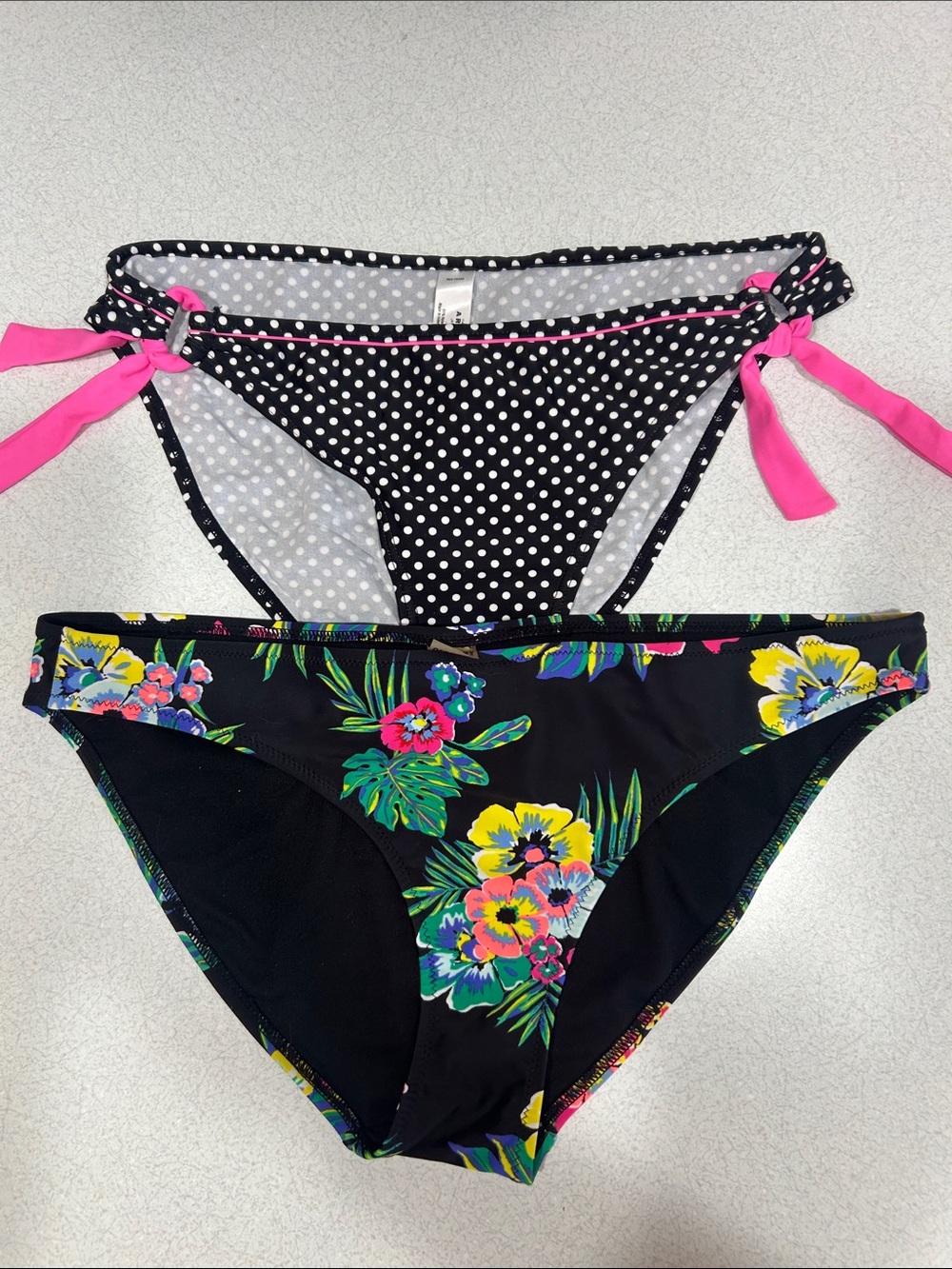 Black Polka Dot & Tropical Floral Bikini Bottoms 👙